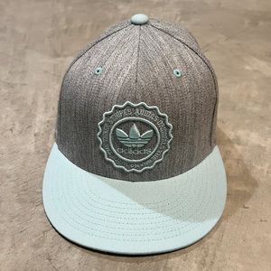 NWT Adidas Originals Flexfit SnapBack Cap